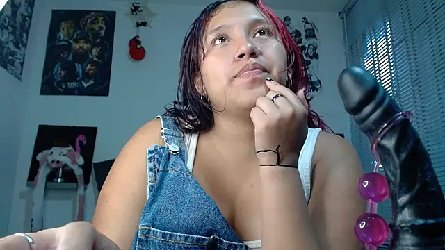 sandyfuckass stripchat live cam model