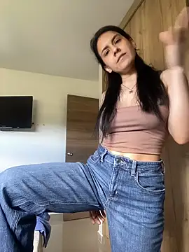 Annarhode stripchat live cam model