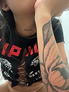 SinSirenXXX stripchat live cam model