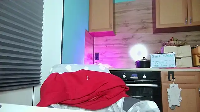 LeenLittle stripchat live cam model