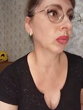 Kitty-MEOWW stripchat live cam model