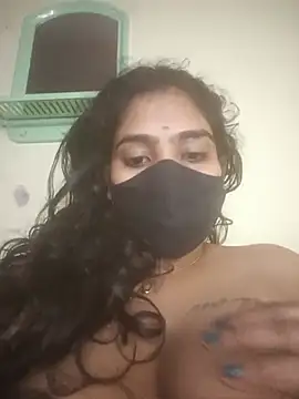 Cute-girlyy stripchat live cam model