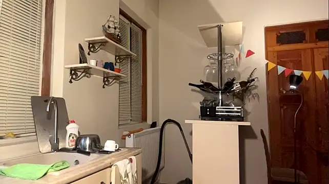 TarenOgilvie stripchat live cam model