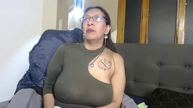 sami29_ stripchat live cam model