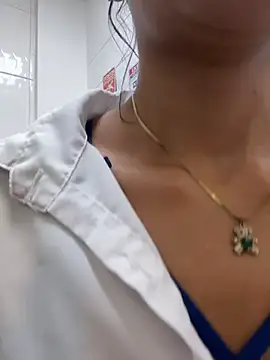 LuxeBrunetteXXX stripchat live cam model