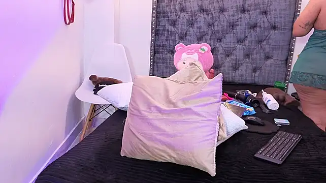 kyana_cream stripchat live cam model