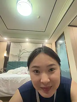 Qlong000 stripchat live cam model