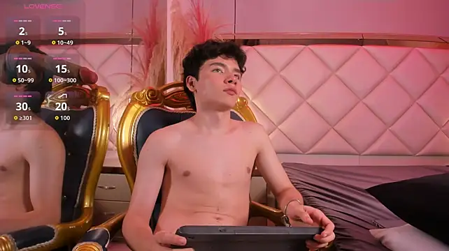 MaxxieRay stripchat live cam model