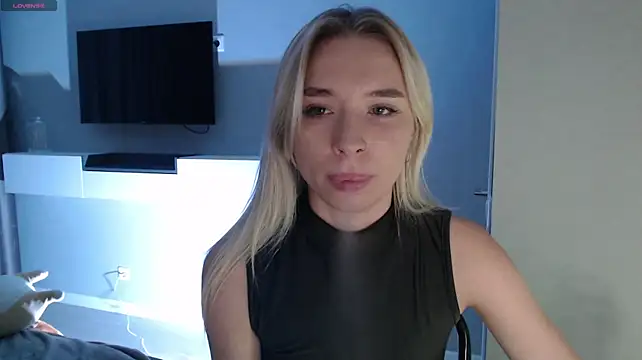 Emily_Hartt stripchat live cam model