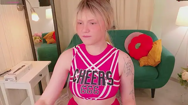 lunakitsune stripchat live cam model
