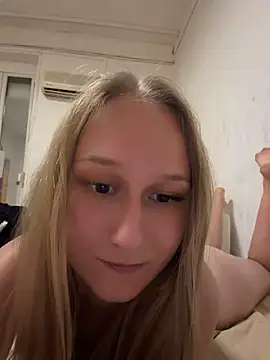 KiiiaraQueen stripchat live cam model