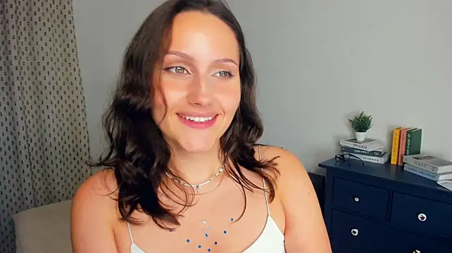 YettaMead stripchat live cam model