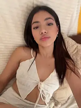 GoodGirlGoneBack stripchat live cam model