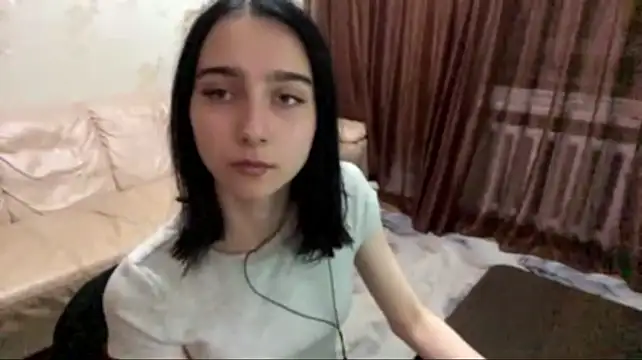 LoraLivv stripchat live cam model