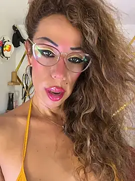YOURSDEBORA stripchat live cam model