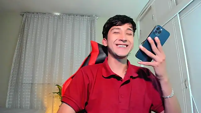 tom_Howard stripchat live cam model