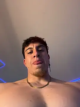 strongboy_ stripchat live cam model