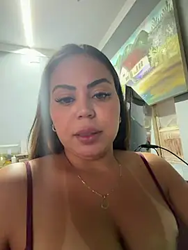lariic stripchat live cam model
