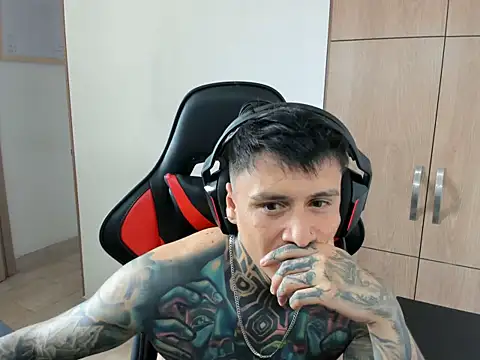 Chrissblack stripchat live cam model