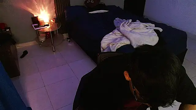 Mr_yisuzz stripchat live cam model