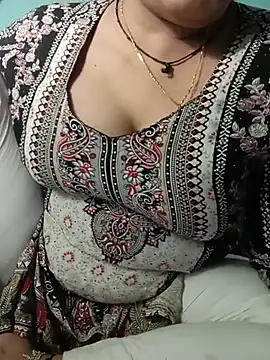 SANIYAMIRZA stripchat live cam model