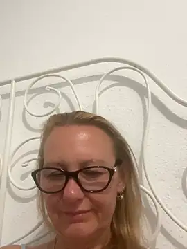 SunnyAmelia45 stripchat live cam model