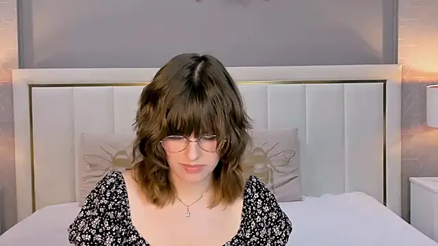 BEATRICE_LOWRY stripchat live cam model
