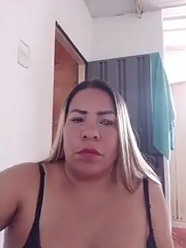 LaIndia1 stripchat live cam model