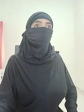 aisha-faraah stripchat live cam model