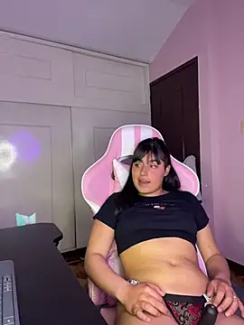 LuxeBabe stripchat live cam model
