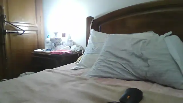 Rochinha73 stripchat live cam model