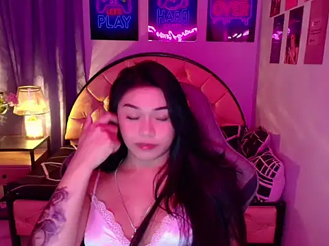 SexxyTsLoverr stripchat live cam model