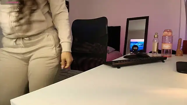 Estefany777 stripchat live cam model