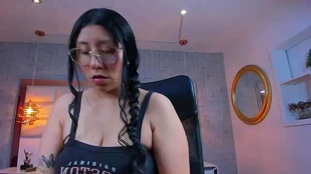 Nohemi_louse stripchat live cam model