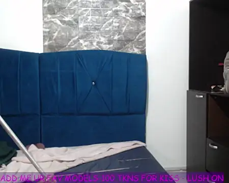 ISAMOONX stripchat live cam model