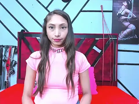 SarayZareen stripchat live cam model
