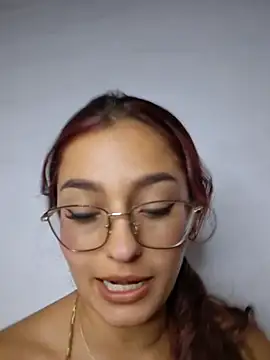 Ary-18 stripchat live cam model