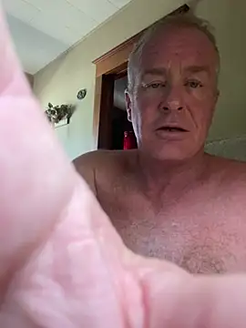 hintly stripchat live cam model