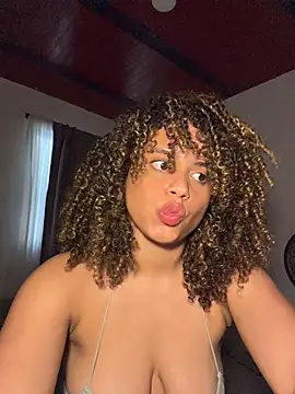 KittyTwerk_2 stripchat live cam model