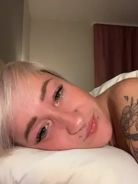 Bigboobiegirl90 stripchat live cam model