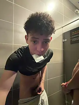 yoursexyjose stripchat live cam model