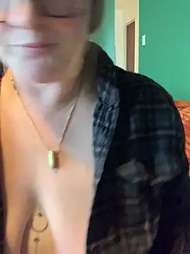 PussiesnCream_ stripchat live cam model