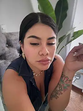 Issane_Peru stripchat live cam model