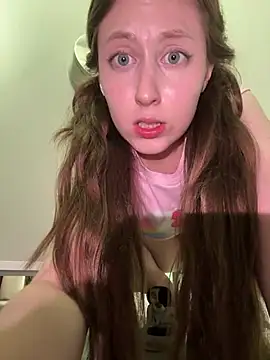 FroggyAnna stripchat live cam model