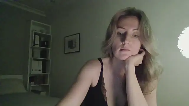Norelleza stripchat live cam model