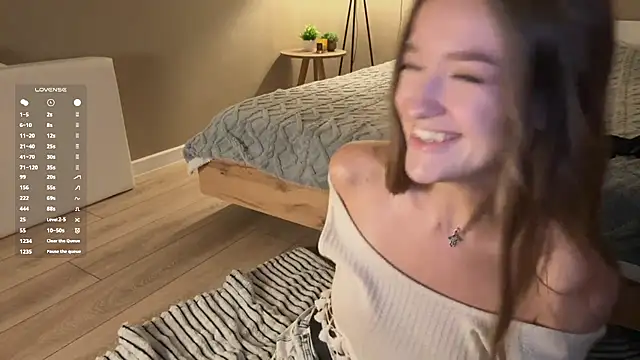 Qeeeunn stripchat live cam model