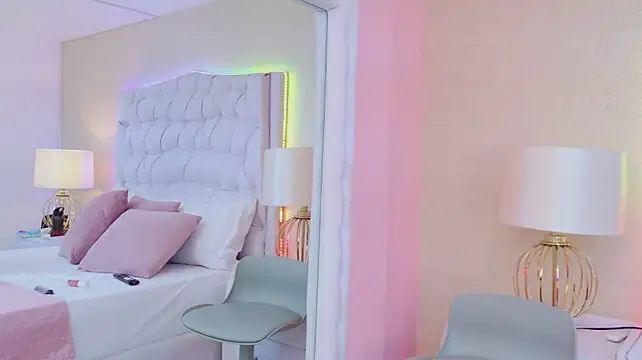 RoxyReinn stripchat live cam model