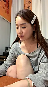 momoli60 stripchat live cam model