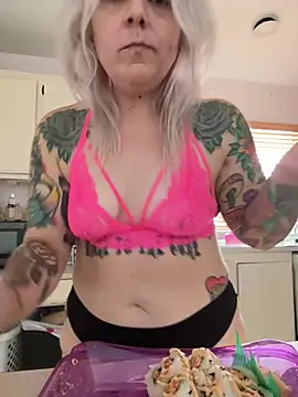 CherryBombBomb stripchat live cam model