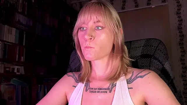 Retro_Marie stripchat live cam model